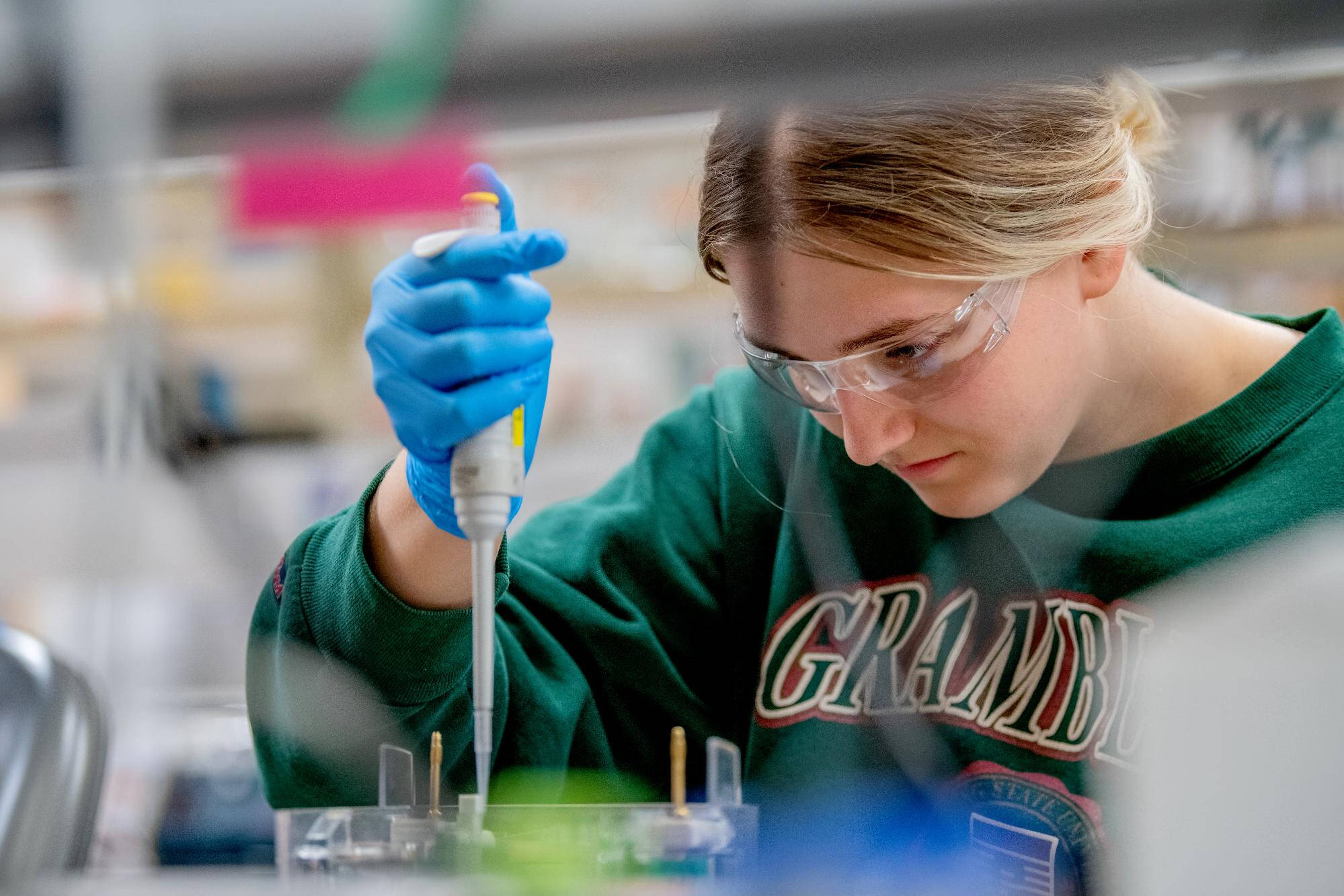 CMB student using a pipette in class.